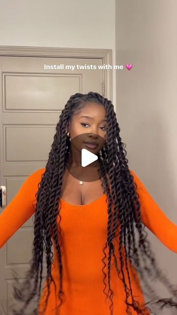 Anne-Audrey on Instagram: "Do my hair with me for the AFCON final weekend 🥰 Btw orange is a winning color 😌🫶🏽🇨🇮 . . . . . . #islandtwists #senegalesetwists #passiontwists #twisthairstyles #quickhairstyles #jumbotwists #hairtutorial #easyhairstyles #protectivehairstyles" Two Tone Senegalese Twist, Ginger Sengelese Twist, Medium Large Senegalese Twist, Extension Twists Hairstyles, Sengelese Twist Knotless, Braided Hairstyles For Black Women Twist, Medium Twists With Extensions, Marly Twist Long, Twists Black Women Hairstyles