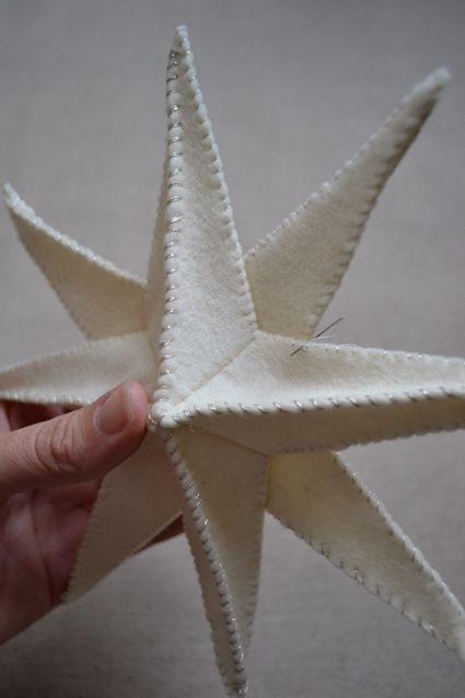 Felt Star Pendant + Tree Topper - Purl Soho Diy Tree Topper, Felt Star, Christmas Tree Star Topper, Toppers Diy, Diy Christmas Tree Topper, Christmas Topper, Christmas In The City, Felt Tree, Christmas Tree Star