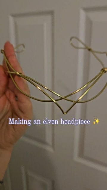 Wire Crowns Diy, Diy Elven Circlet, Wire Fairy Crown, Elven Tiara Diy, Elven Crown Diy, Elf Headpiece Diy, Diy Elven Crown, Diy Fantasy Accessories, Wire Wrapped Circlet