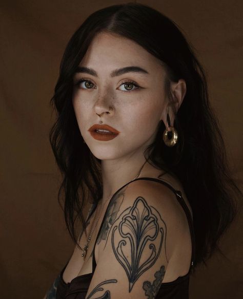 Cute Medusa Piercing, Medusa Piercing With Septum, Medusa And Septum Piercing, Septum And Medusa Piercing, Septum Jewelry Aesthetic, Medusa Piercing Aesthetic, Septum Medusa Piercing, Septum Piercing Aesthetic, Piercing Placement