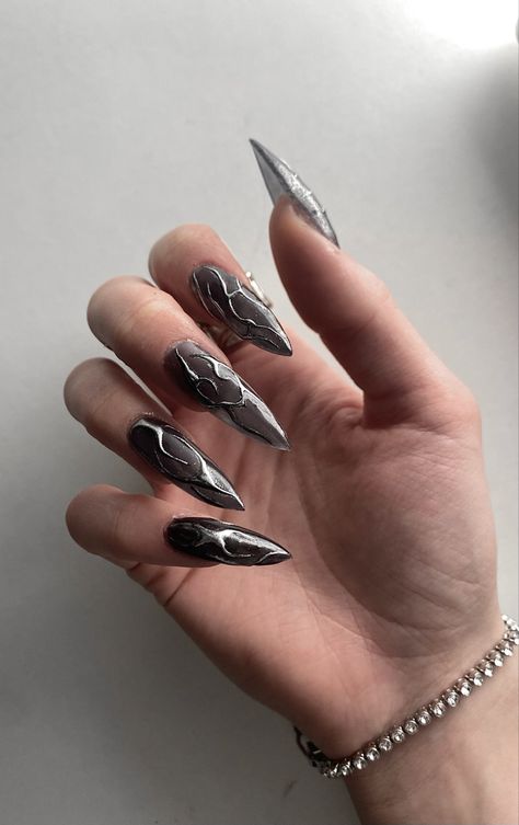 nails art acrylic tribal tattoo cool alt polish black silver nails Techno Nails, Black Silver Nails, Gothic Nail Art, Uñas Ideas, Gothic Nails, Goth Nails, Nail Polish Art, Silver Nails, Nail Art Accessories