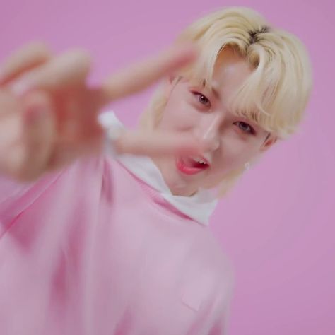 Felix Pink Aesthetic, Stray Kids Pink Aesthetic, Felix Pink, Orange Icons:), Aesthetic Lockscreens, Teen Movies, Secret Crush, Pink Vibes, Organization Kids