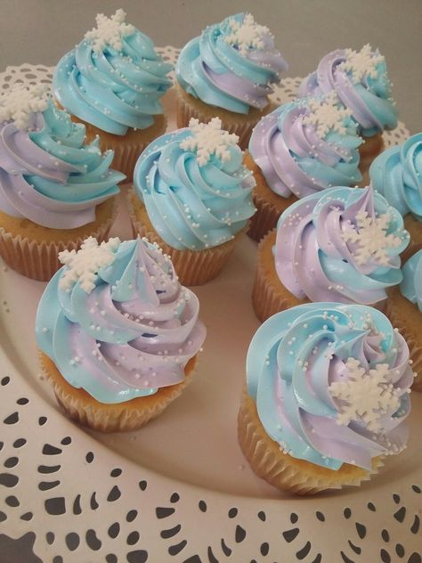 Cupcakes Frozen, Frozen 3rd Birthday, Pastel Frozen, Frozen Birthday Party Cake, Frozen Birthday Party Decorations, 4de Verjaardag, Elsa Birthday Party, Frozen Cupcakes, Frozen Bday Party