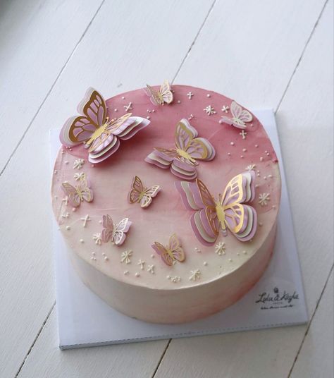 Bento Cake Butterfly Design, Butterfly Bento Cake, Bento Cake Design, Long Hair Highlights, Dessert Waffles, Bento Cakes, Korean Cake, Butterfly Cake, 16 Birthday Cake