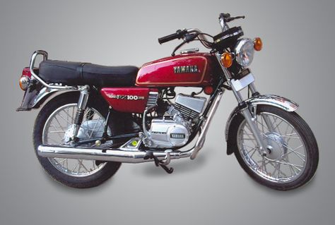 My uncle old bike in late 70's and still in my garage... Yamaha RX100 was the original hooligan bike back in 90s Yamaha Rx 100, Rx 100, Yamaha Rx100, Maserati Car, Moto Yamaha, Motorcross Bike, Jaguar Xk120, Yamaha Bikes, Motorcycle Wallpaper