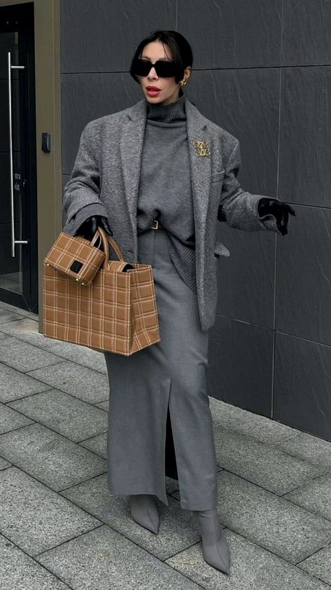 Grey Blazer And Skirt Outfit, Blazer And Skirt Outfits, Ootd Fall, Monochrome Outfit, Blazer And Skirt, Grey Blazer, Skirt Outfit, Blazer Outfits, Casual Everyday