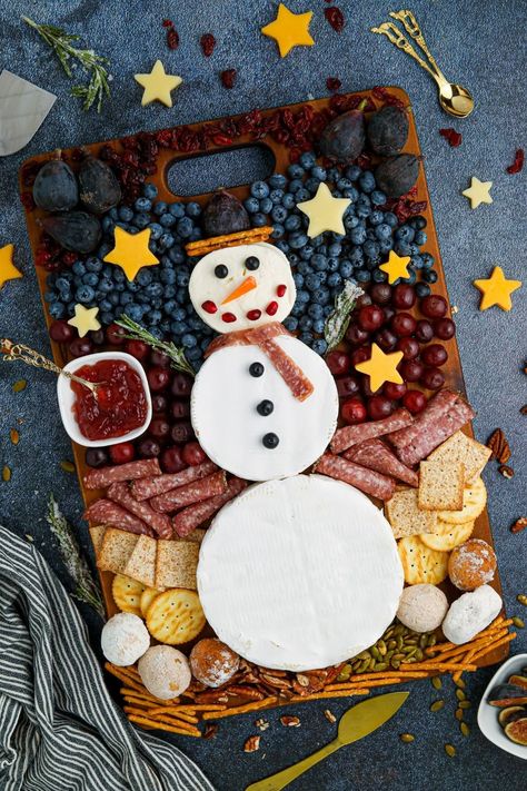 Snowman Charcuterie Board Snowman Charcuterie, Grammas Recipes, Easy Christmas Charcuterie Board, Christmas Veggie, Christmas Charcuterie Board Ideas, Veggie Board, Christmas Charcuterie Board, Christmas Charcuterie, Snowman Party