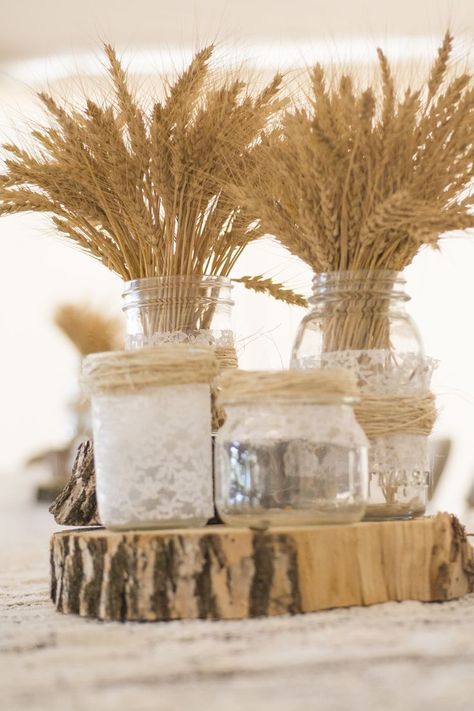 Jar Wedding Centerpieces, Mason Jar Wedding Centerpieces, Wheat Centerpieces, Wheat Wedding, Wedding Centerpieces Mason Jars, Dried Wheat, Deco Champetre, Winter Centerpieces, Mason Jar Wedding