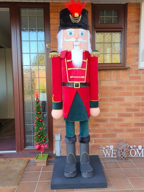 Made myself a Nutcracker! All cardboard tubes from The Postal Tube Shop. https://postaltubeshop.com/product/nutcracker-soldier-cardboard-tube-set/ Nutcracker Diy, Christmas Outdoors, Nutcracker Christmas Decorations, Christmas Nutcrackers, Christmas Turkey, Christmas Soldiers, Christmas Photo Booth, Nutcracker Soldier, Christmas Decorations Diy Outdoor