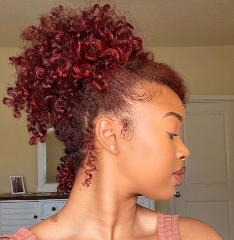 Hair Strengthening And Growth, Burgundy Natural Hair, Burgundy Curly Hair, Burgundy Hair Dye, Dyed Curly Hair, Red Curly Hair, Hair Color Burgundy, Dyed Natural Hair, Hair Guide