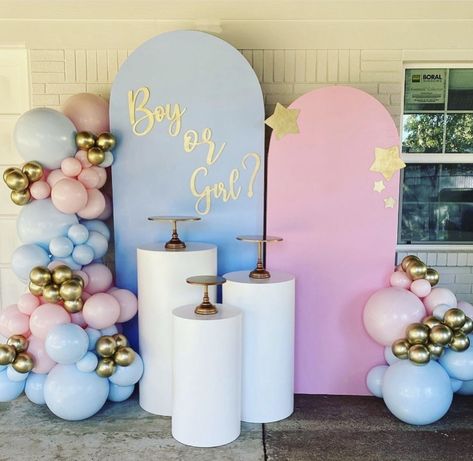 Gender Reveal Baby Shower Themes, Baby Shower Decorations Neutral, Baby Gender Reveal Party Decorations, Decoration Buffet, Princess Theme Birthday, Gender Reveal Party Theme, Idee Babyshower, Gender Reveal Themes, Baby Reveal Party