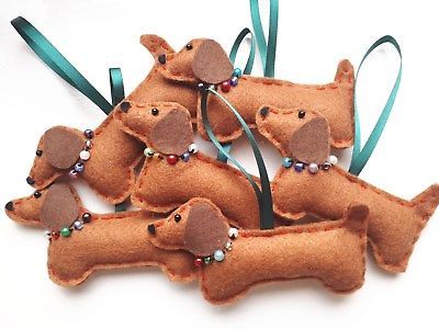 Sausage Dog Christmas, Dachshund Decor, Dachshund Birthday, Felt Crafts Christmas, Felt Christmas Decorations, Dachshund Gifts, Dachshund Christmas, Felt Dogs, Felt Christmas Tree