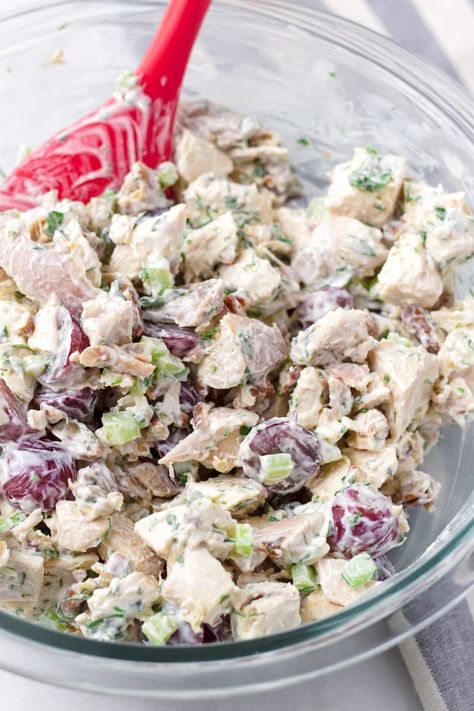 Chicken Salad with Grapes! This easy, creamy, and delicious chicken salad uses rotisserie chicken and is tossed with fresh and crunchy ingredients. This chicken salad with grapes is perfect for sandwiches or as is. #cookingformysoul Chicken Salad Recipe With Grapes Easy, Grilled Dinner Recipes, Salad With Grapes, Chicken Salad With Grapes, Rotisserie Chicken Salad, Delicious Chicken Salad, Rotisserie Chicken Breast, Chicken Salad Wrap, Chicken Salad Recipe Easy