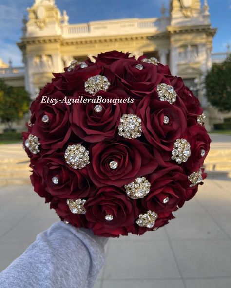 Maroon And Gold Bouquet, Quince Ideas Burgundy, Burgundy Quince Ramo, Burgundy Quince Dresses Quinceanera, Burgandy Wedding Dress, Burgundy And Gold Quinceanera Theme, Burgundy Quince Dress, Maroon Quince, Burgundy Quinceanera Theme