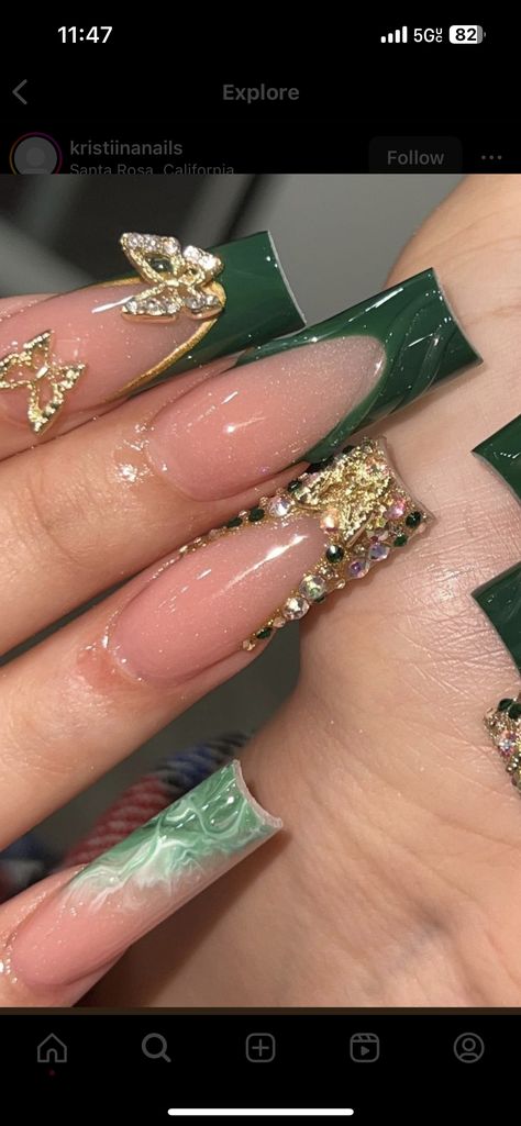 Gold Nails Prom, Quince Nails, Quinceanera Nails, Emerald Nails, Green Acrylic Nails, Acrylic Toe Nails, Long Acrylic Nail Designs, Colored Acrylic Nails, French Acrylic Nails