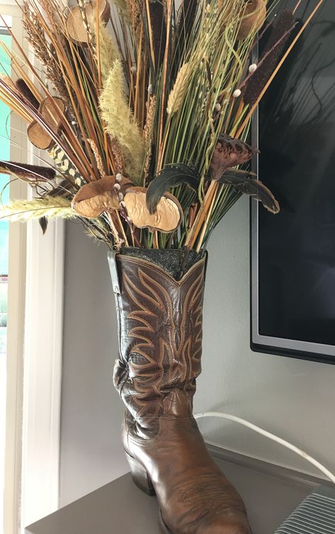 Boot Floral Arrangement, Western Crafts, Cowboy Boot, Diy Wedding Decorations, Country Christmas, Floral Arrangement, My Dad, Diy Wedding, Riding Boots