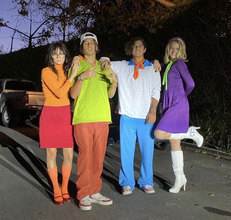 4 People Halloween Costumes, Cute Group Halloween Costumes, Matching Halloween Costumes, Trio Halloween Costumes, Clever Halloween Costumes, Pretty Halloween Costumes, Duo Halloween Costumes, Couples Halloween Outfits, Cute Couple Halloween Costumes