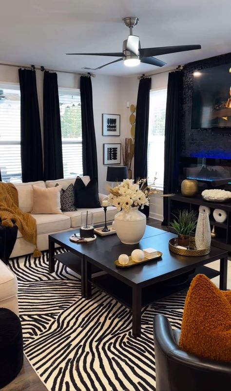 Black Couch Living Room, Black And Gold Living Room, Glam Living Room Decor, Black Living Room Decor, Black And White Living Room, Living Room Themes, Gold Living Room, Glam Living Room, Black Living Room