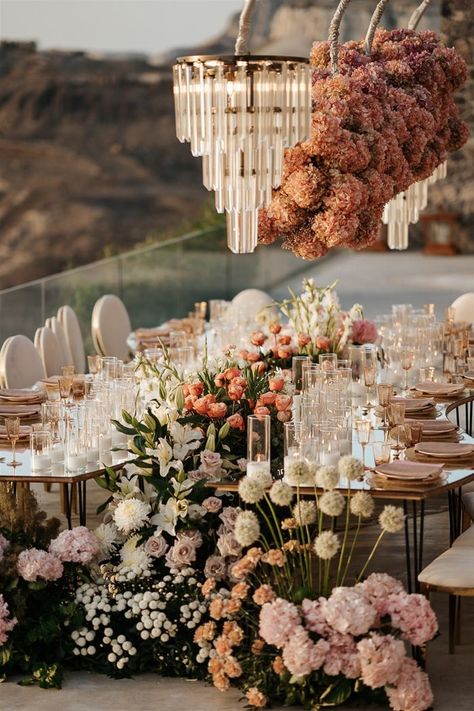 Flowers galore, a serpentine table, cliffside views, and opulent chandeliers created the most glam wedding reception in Mikonos, Greece | Image by Phosart Romantic Reception Decor, Serpentine Tables Wedding, Glam Wedding Reception, Serpentine Table, Chic Wedding Venues, Wedding Layout, Reception Florals, Engagement Dinner, Romantic Wedding Receptions