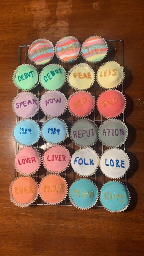 Taylor Swift Inspired Cupcakes, Taylor Swift Themed Cupcakes, Taylor Swift Birthday Cupcakes, Taylor Swift Cupcake Ideas, Eras Cupcakes, Taylor Swift Cupcakes, Taylor Swift Cake, Bday Stuff, Taylor Swift Birthday Party Ideas