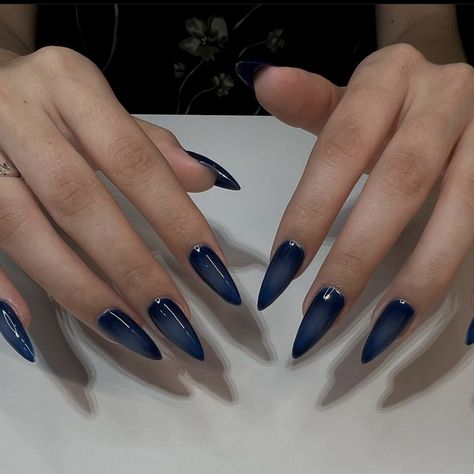 Silver And Dark Blue Nails, Aura Nails Blue, Blue Prom Nails, Dark Nail Designs, Molde F1, Dark Blue Nails, Goth Nails, Grunge Nails, Casual Nails