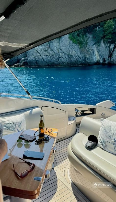 Yacht Greece, Lifestyle Manifestation, Yacht Aesthetic, Jet Privé, Portofino Italy, Dubai Aesthetic, Yacht Life, Boat Trip, Luxury Lifestyle Dreams