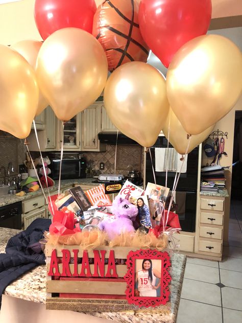 Senior Night Gift Basket Ideas, Senior Night Gift Basket, Senior Baskets Gift Ideas, Senior Baskets, Baskets Gift Ideas, Senior Night Gift Ideas, Basketball Senior Night Gifts, Volleyball Senior Night Gifts, Graduation Basket