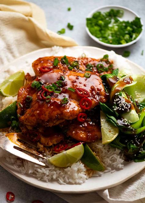 Pile of Asian Chilli Chicken served over rice with steamed asian greens on the side Quick Chicken Dishes, Tin Eats, Quick Chicken Dinner, Recipetin Eats, Recipe Tin, Chilli Chicken, Quick Chicken, Asian Flavors, Asian Cooking