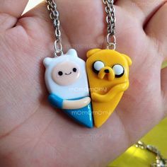 Finn and Jake Crea Fimo, Jewelry Display Organizer, Jewellery Shops, Bff Necklaces, Polymer Clay Jewelry Diy, Cute Polymer Clay, Friendship Necklaces, Clay Jewelry Diy, Fimo Clay