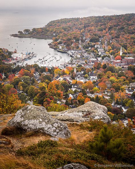 Camden from Mount Battie. One of Maine's most stunning views can be reached by car at the top of Mount Battie in Camden Hills State Park. In this image, fall's vibrant colors and white church steeples provide a decidedly classic New England scene. New England Usa, Camden Maine, Maine Living, New England Road Trip, Maine Art, Maine Vacation, Peaceful Places, Vacation Places, Stunning View