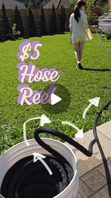 Pans in a pod on Instagram: "Tired of tangled hoses but do not want to spend $$$ on a retracting hose reel?  🪣Try this $5 technique using a 5-gallon bucket! 🪶Light weight so it’s easy to carry from front yard to back yard  🧹Super easy and fast to clean up after  #gardenideas #gardening #garden #backyardgarden #wateringplants #gardenhose #home #homehacks #gardenhacks #diy" Diy Water Hose Holder Ideas, Diy Garden Hose Storage, Outdoor Hose Storage Ideas, Diy Garden Hose Reel, Diy Hose Holder Ideas, Water Hose Holder Diy, Garden Hose Holder Diy Ideas, Diy Hose Reel, Hose Reel Ideas