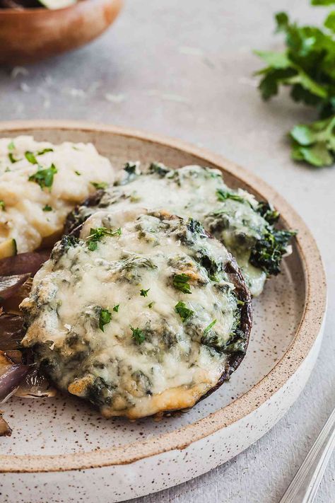 Portobello Recipes, Portabella Mushrooms Recipes, Stuffed Portobello Mushrooms, Portobello Mushroom Recipes, Mushroom Recipes Healthy, Stuffed Portobello, Easy Vegetarian Dinner, Stuffed Mushroom, With Mashed Potatoes