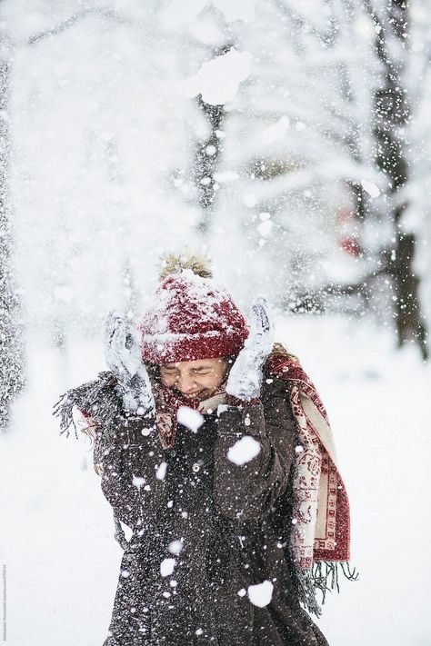 Winter Snow Photography, Running In Snow, Snow Photoshoot, Winter Portraits, Snow Pictures, Snow Photography, I Love Winter, Winter Photo, First Snow