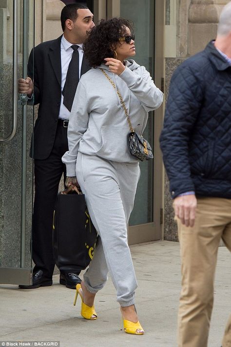 All White Sweatsuit Outfit, Sweat Suit With Heels, Hoodie And Heels Outfits, Sweats And Heels Outfits, Sweatpants Outfit With Heels, Sweats With Heels, Sweatsuit Outfits Women, Styling Hoodies, Sweats And Heels