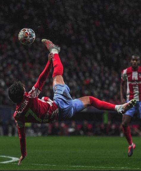 Celebrate Wallpaper, Joao Felix Wallpaper, Felix Wallpaper, Football Players Photos, Bicycle Kick, Soccer Boyfriend, Football Icon, Sports Boys, Antoine Griezmann