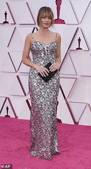 Vestidos Oscar, Oscars Red Carpet, Shanina Shaik, Regina King, Valentino Haute Couture, Dress Chanel, Isla Fisher, Chanel Dress, Carey Mulligan