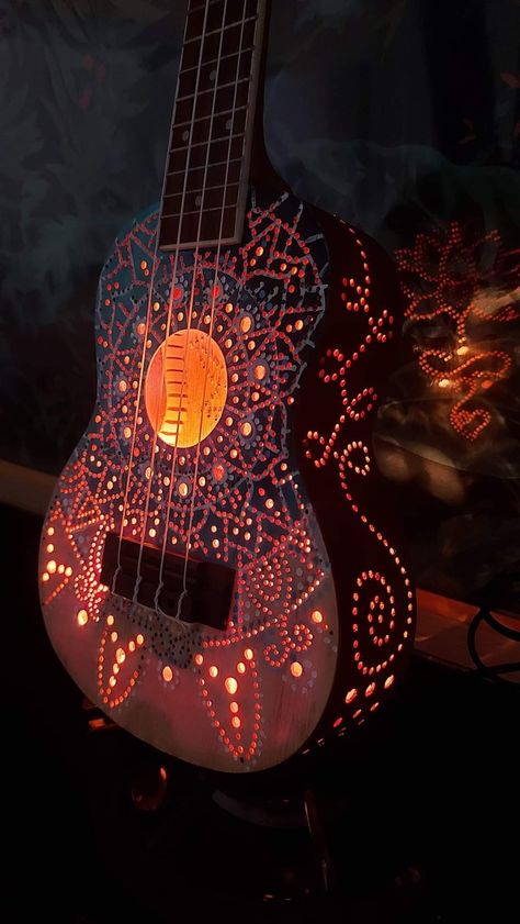 Decorated Acoustic Guitar Aesthetic, Repurposed Acoustic Guitar, Art On Guitar Ideas, Cool Acoustic Guitar Designs, Painting A Guitar, Paint On Guitar, Customized Guitar, Beautiful Guitars Acoustic, Decorated Acoustic Guitar