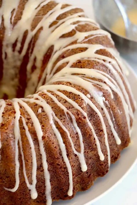 Eggnog Pound Cake - The Suburban Soapbox Simple Pound Cake, Eggnog Bundt Cake, Momofuku Cake, Eggnog Pound Cake, Pumpkin Buttermilk, Best Eggnog Recipe, Sour Cream Coffee Cake Recipe, Make Eggnog, Chocolate Sweet Potato