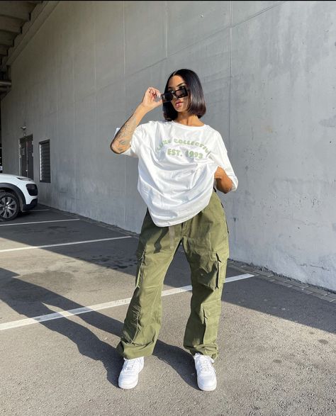 Baggy Tshirt Outfit, Sporty Fall Outfits, Oversized Tee Outfit, White Tees Outfit, Oversized White T Shirt, Oversized Shirt Outfit, Athleisure Outfits Summer, Oversize Tshirt Outfits, Tee Shirt Outfit