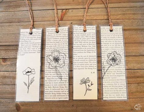 How To Create A Bookmark With Book Pages - Rustic Crafts & Chic Decor #bookmarks #rusticcrafts Paint Chip Cards, Rustic Decorating, Old Book Crafts, Rustic Chic Decor, Creative Bookmarks, Book Page Crafts, Bookmark Craft, Book Page Art, Upcycling Ideas