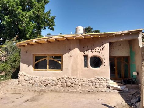 Cob Exterior, Cob House Plans, Cob Building, Tiny House Kits, Eco House Design, Straw Bale House, Earthship Home, Sustainable Building, Natural Homes