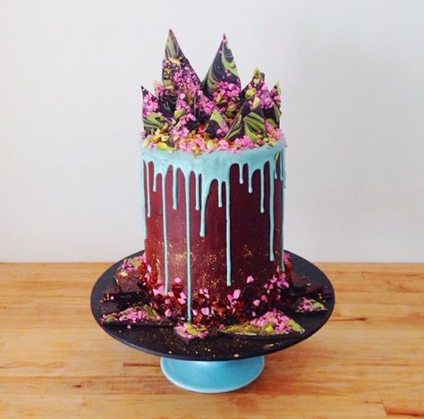 katherine sabbath, amazing cake, deep purple, blue, pink Drippy Cakes, Cake Land, Cakes Decorated, Nutella Cheesecake, Chocolate Mud Cake, Drizzle Cake, Pistachio Cake, Colorful Cakes, Drip Cakes