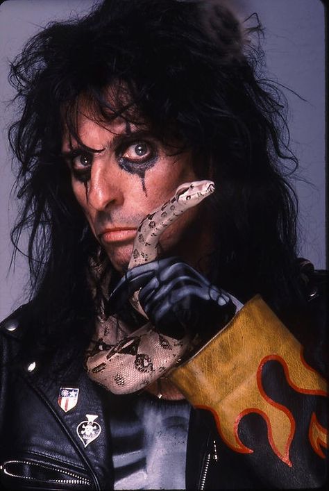 Alice Sweet Alice, 80s Metal Bands, 80s Hair Metal, Hair Metal Bands, Acid Rock, Pop Rock Music, Music Poster Ideas, Pet Snake, Alice Cooper