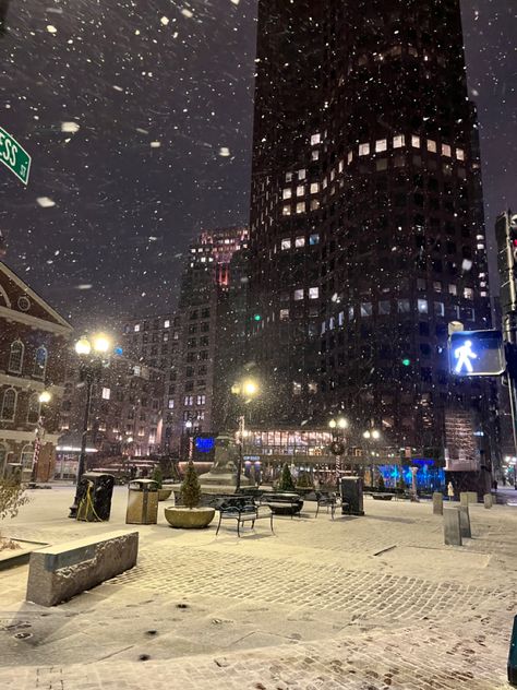 Snow In Boston, Winter Night City Aesthetic, Pretty Snow Pictures, Boston Snow Aesthetic, Winter At Night Aesthetic, Boston Lifestyle Aesthetic, Boston City Aesthetic Night, Chicago Snow Aesthetic, Boston Winter Aesthetic