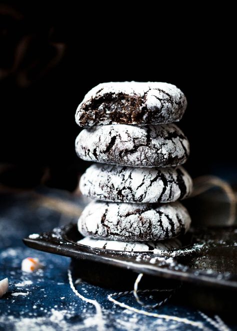 Peppermint Crinkle Cookies - Broma Bakery Peppermint Crinkle Cookies, Photography Chocolate, Baking Vegan, Vegan Food Photography, Crinkle Cookies Recipe, Chocolate Crinkle, Broma Bakery, Recipe Baking, Chocolate Crinkle Cookies