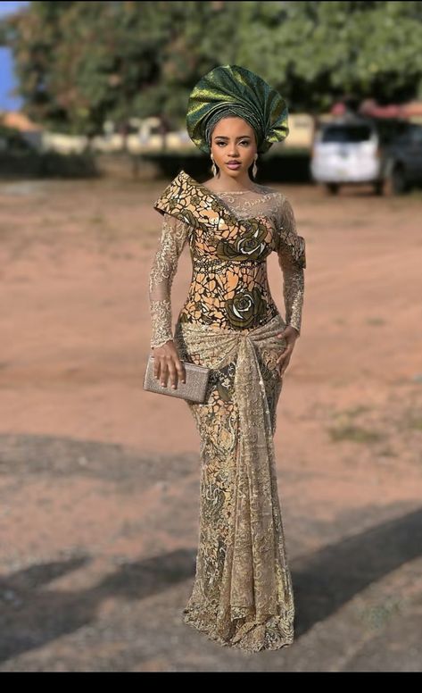 Trending Ankara Gowns, Ankara Fashion Styles, Diy Belt For Dresses, Ankara Skirts, Skirts And Blouses, African Party Dresses, Stylish Naija, African Ladies, African Print Dress Ankara