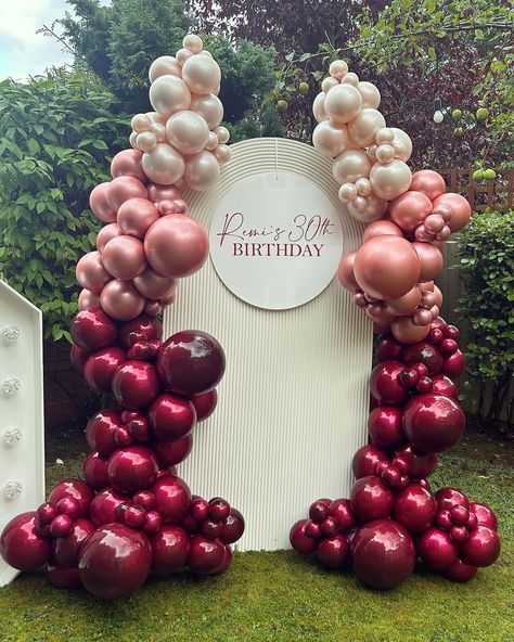 Annie Harutoonian | A beautiful flow of colours in this balloon garland 🩷❤️ by @partyproppin #theeventcollectivex | Instagram Pink And Black Christmas, Red Balloon Garland, Balloons Backdrop, Party Balloons Diy, Hot Pink And Black, 23rd Birthday, Christmas Balloons, Balloon Backdrop, Balloon Wall