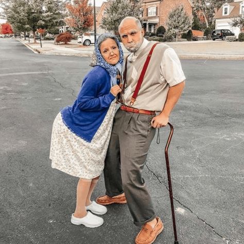 Old People Costume, Diy Karneval, Cool Couple Halloween Costumes, Easy Couple Halloween Costumes, Easy Couples Costumes, Party Couple, Halloween Costumes Diy Couples, Funny Couple Costumes, Couples Halloween Costumes