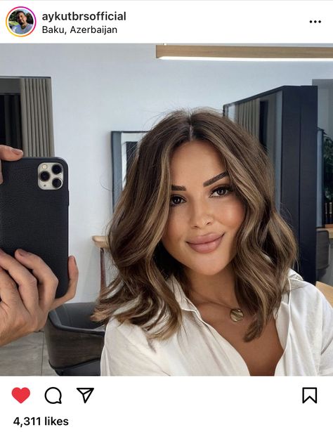 Hair Transformation Long To Medium, Call 2023 Hair Trends, Medium Brown Hair With Cool Highlights, Latina Hair Color Ideas Short, Long Bob With Balayage Brunettes, Short Brown Hair 2023, Hair Styles For Burnett, Short Brown Hair Fall, Short Hair Trends Fall 2023