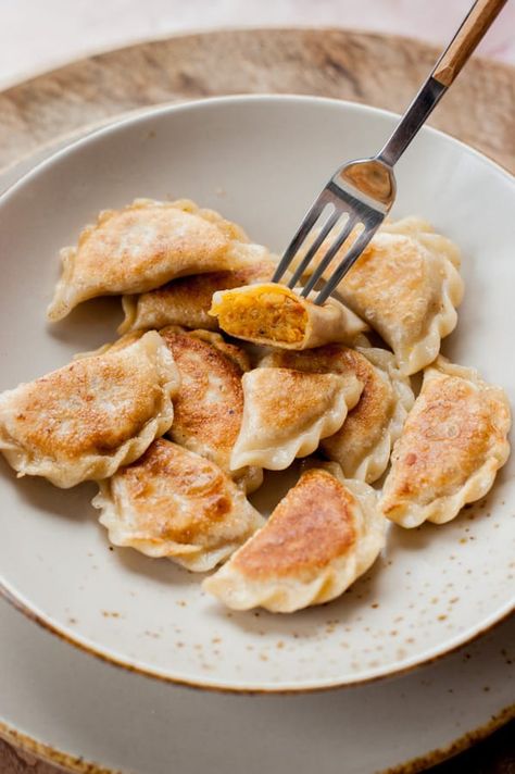 Vegan Pierogi Recipe, Vegan Pierogi, Cheese Pierogi Recipe, Stuffing Ideas, Pierogi Filling, Polish Dumplings, Vegan Ravioli, Pierogi Recipe, Vegetable Dumplings